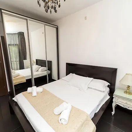5 Apartment Bukarest